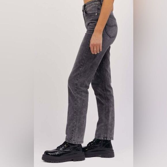 Lee x Daydreamer Women's High Rise 90’s Straight leg Jeans in washed black. 30 - Picture 2 of 11